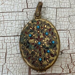 Locket/mirrored pendant